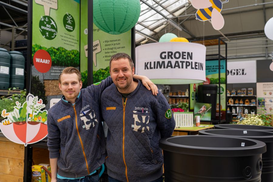Klimaatpleinambassadeurs Adriaan en Rogier in Intratuin Leeuwarden
