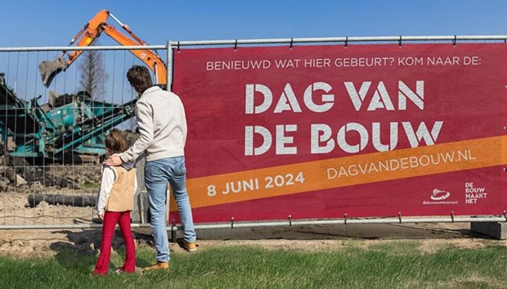 2 personen die kijken naar werkzaamheden