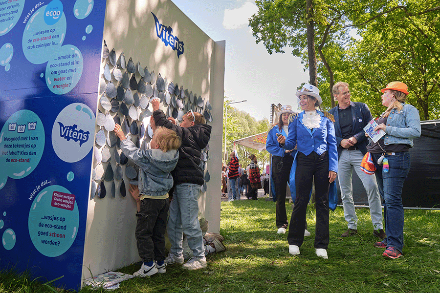 Kinderen spelen de eco-challenge op Bevrijdingsfestival Zwolle