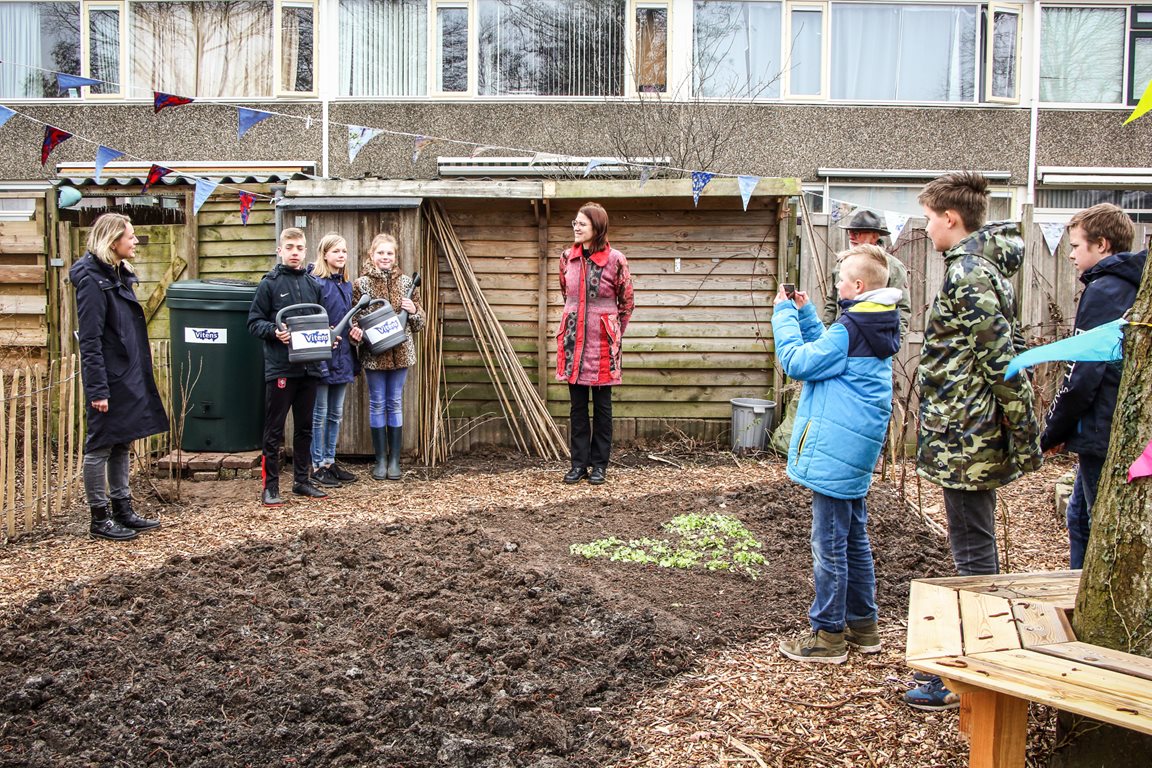 Groep 8A van basisschool De Aquarel in Zwolle bedenkt het beste waterbespaaridee voor Nederland: een publieke regenton.