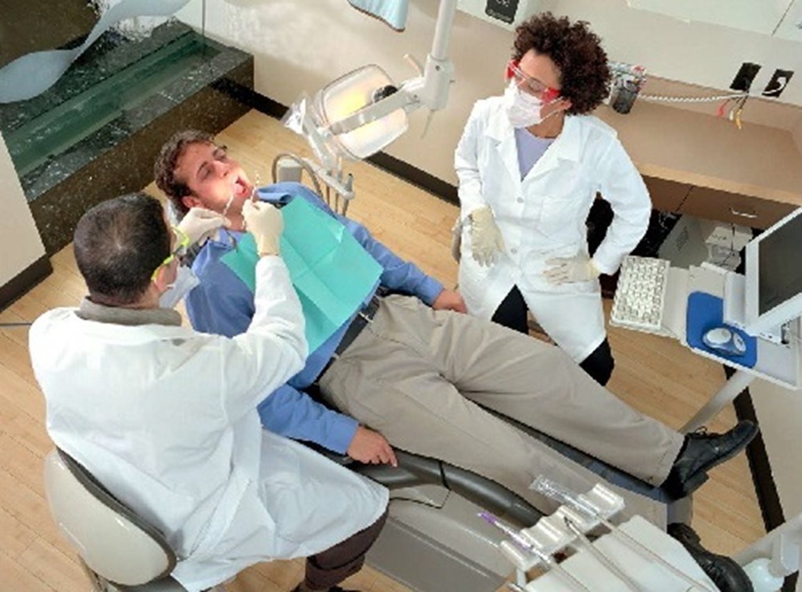 Patiënt op tandartsstoel
